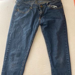 Size 7 blue jeans straight legged worn some but still in great condition